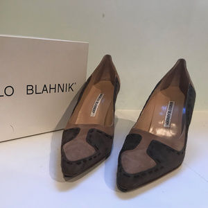 MANOLO BLAHNIK Suede Pumps